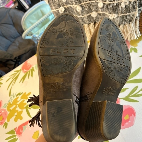 Life stride, brown ankle heel booties soft system flex size 7 - Picture 4 of 10